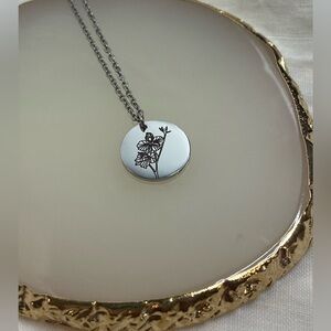 100% silver stainless steel delicate Necklace flat coin pendant engraved flowers
